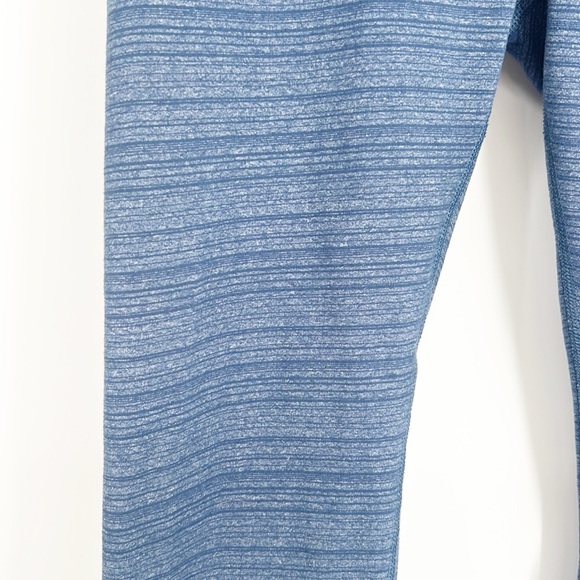 NOBULL Blue Space Dyed Capri Leggings size Medium - Picture 3 of 8